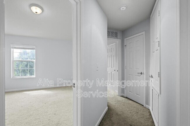 Building Photo - 6881 Woody Vine Dr