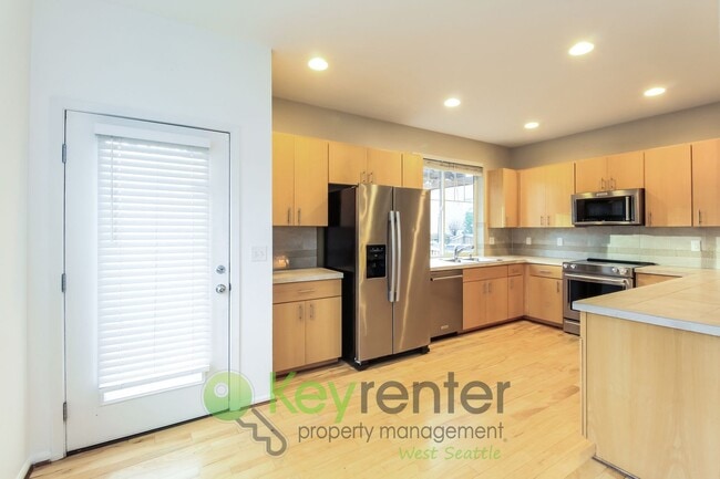 Building Photo - **Rent Incentive** Premier 3-Bed Home in a Coveted Seattle Community