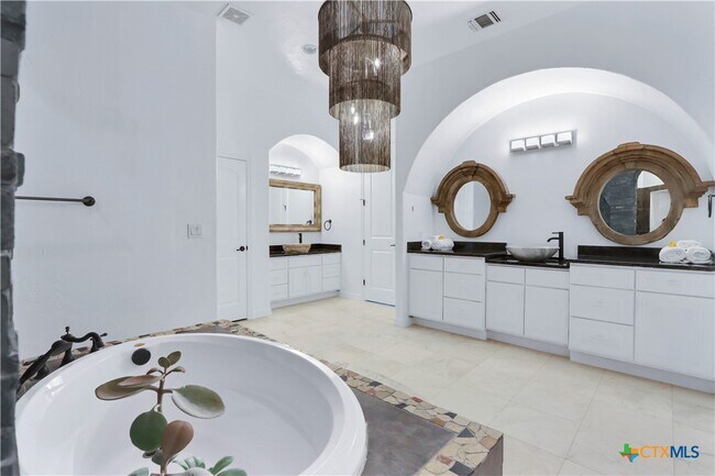 Building Photo - 513 Persimmon Trail