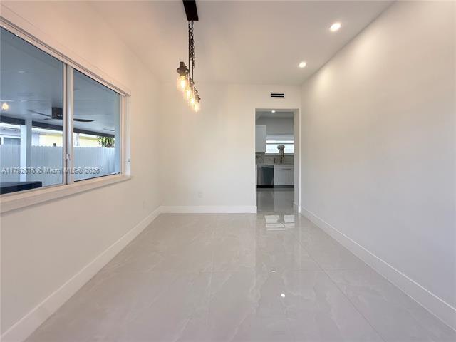 Building Photo - 927 SW 18th Ave