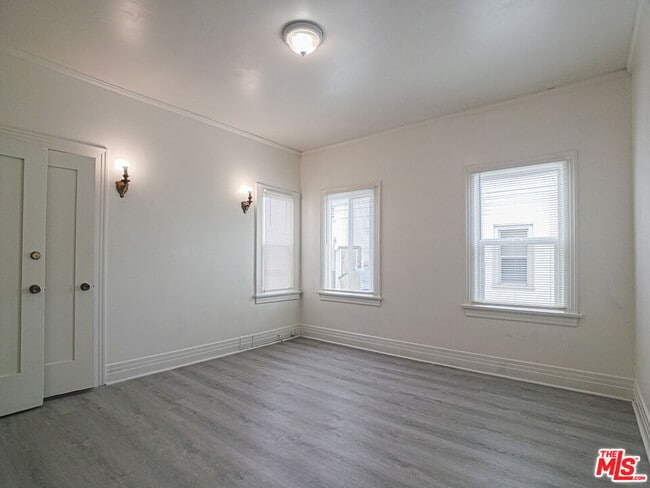 Building Photo - 109 S Berendo St