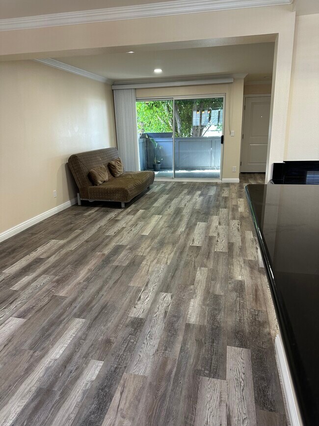 Building Photo - 18550 Hatteras St