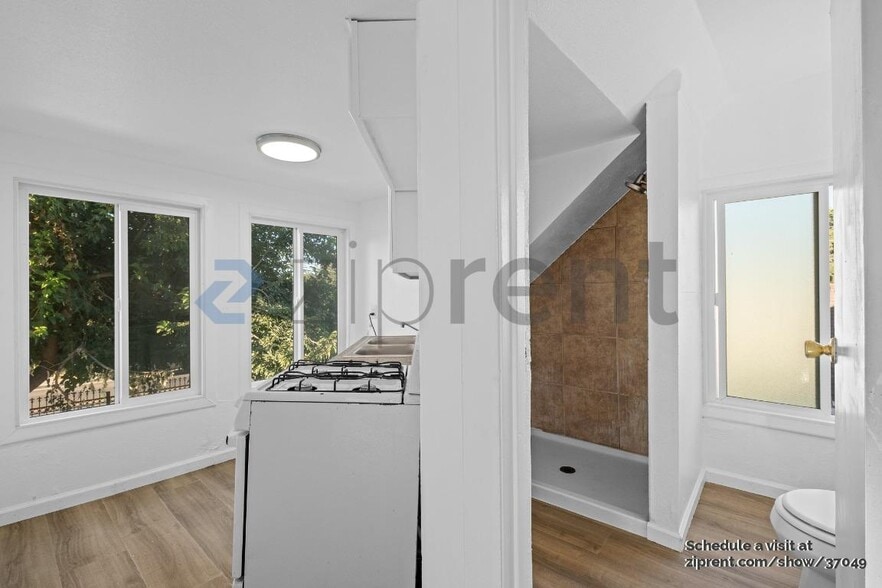 Building Photo - 1323 Monterey Ave