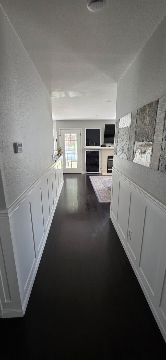 Building Photo - 430 Guinevere Ct
