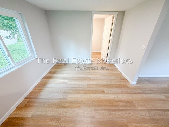 Building Photo - 132 Edgewood St