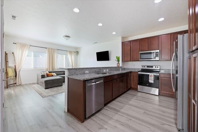 Building Photo - 5720 Cherry Ln