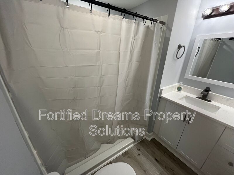 Building Photo - 551 Ridgeway Cir