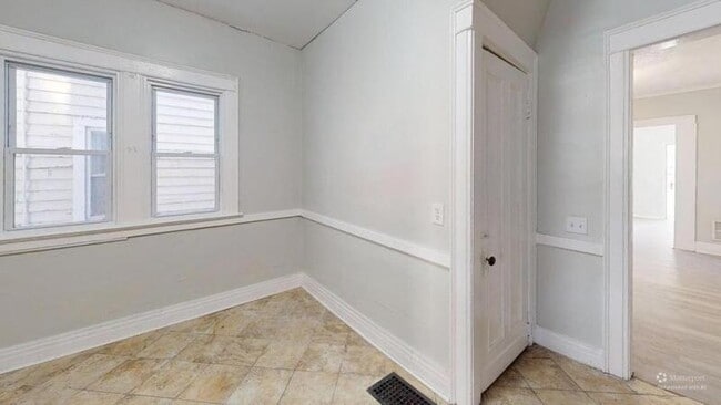 Building Photo - 65 Woodlawn St