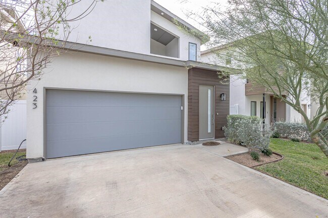 Building Photo - 423 Deer Path Lp