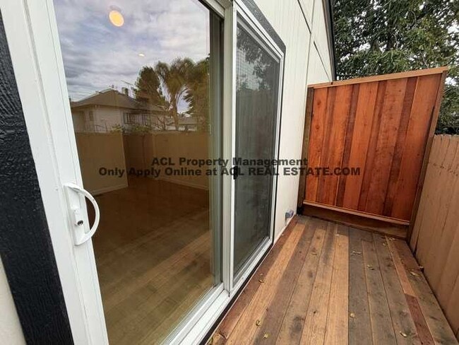 Building Photo - Newly Built, Never Lived in 2bed 1 bath Unit For Rent