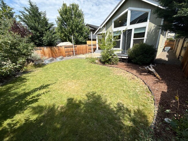Building Photo - 20747 NE Angora Ct