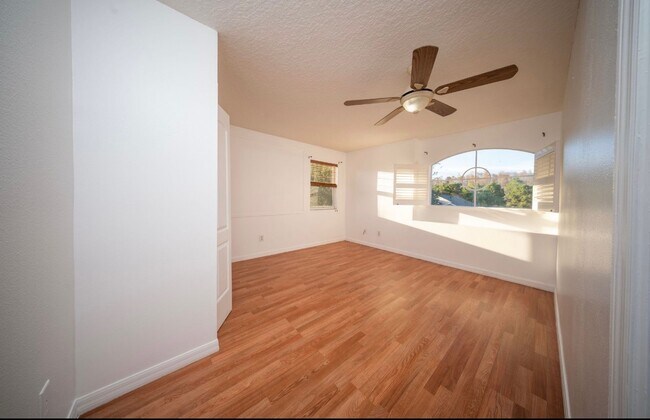 Building Photo - 5456 Los Palma Vista Dr