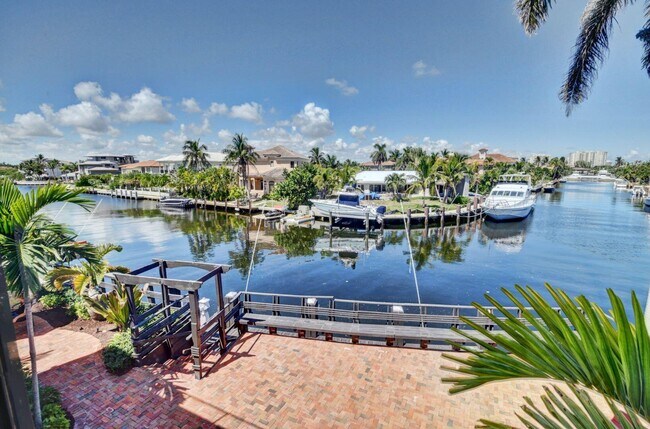 Building Photo - 1121 Bel Air Dr