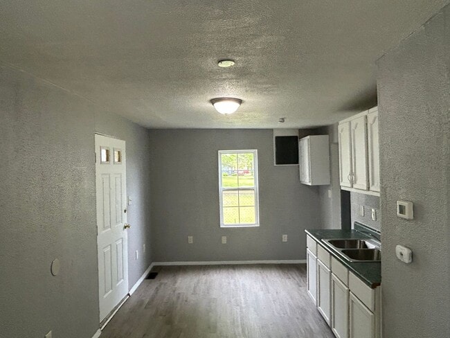 Building Photo - 2344 East Ave