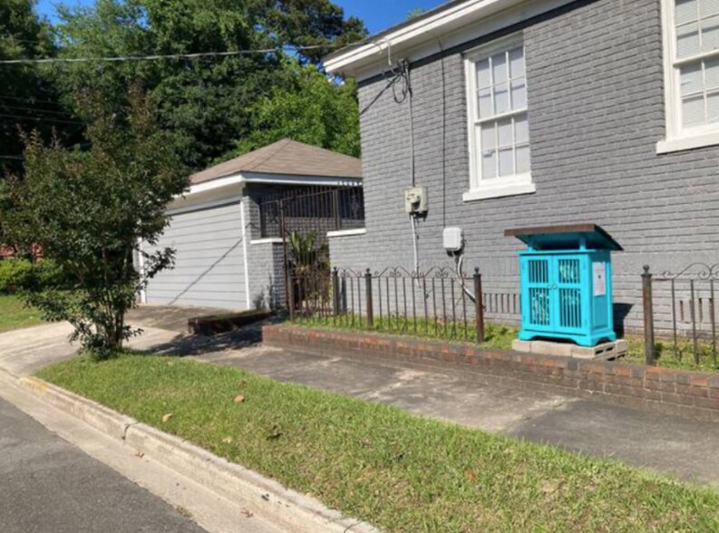 Building Photo - 1202 E 35th St