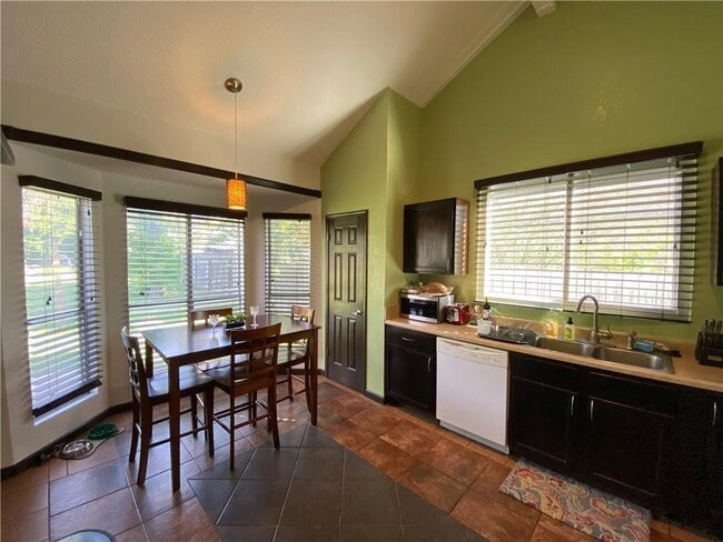 Building Photo - 16402 Malden Dr