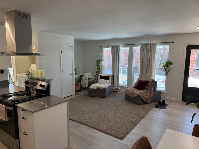 Building Photo - 1746 Azalea Dr