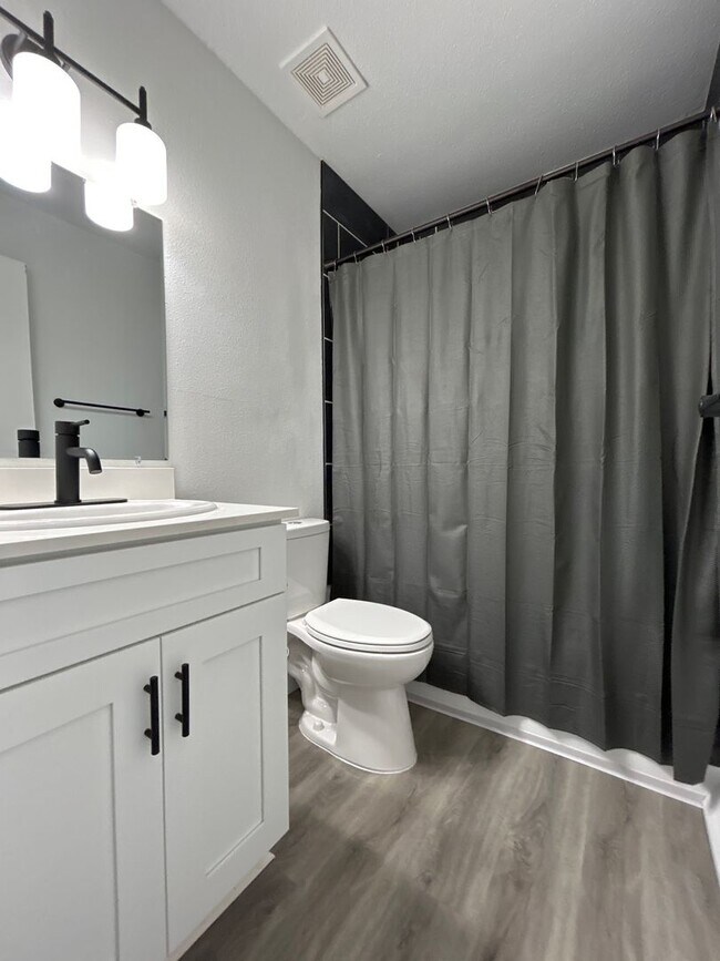 Building Photo - Beautifully Redone 3-Bedroom, 1.5-Bathroom Condo with Attached Garage – $1,725/Month (Lawn Care &...