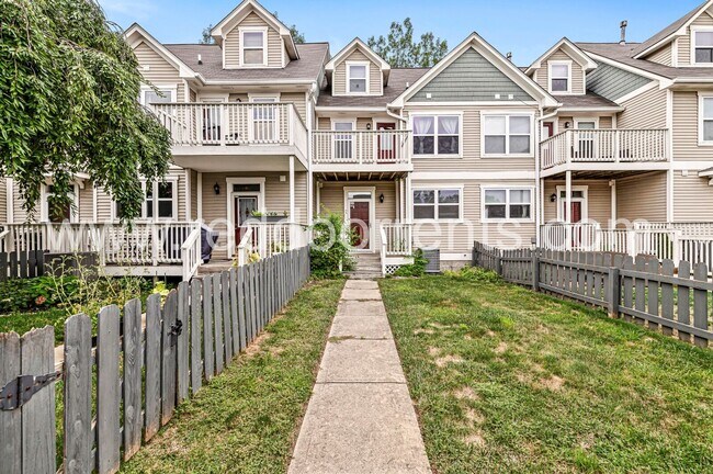 Building Photo - Stylish 2-Bed, 2.5-Bath Home in Prime Loca...