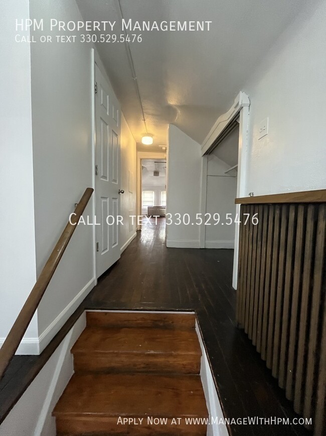 Building Photo - Move in special! 1st month’s rent is free!