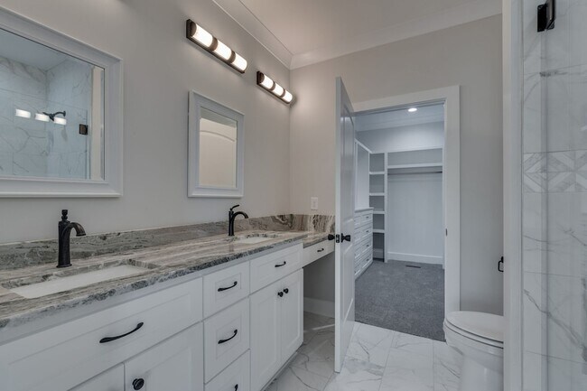 Building Photo - 37 Lakeview Dr