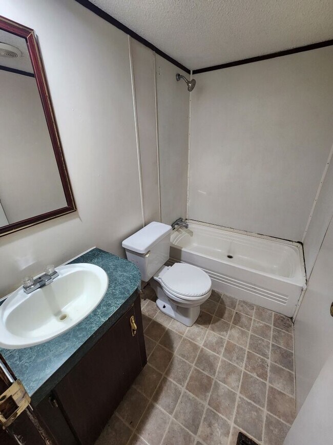 Building Photo - 15 Wilma Ln