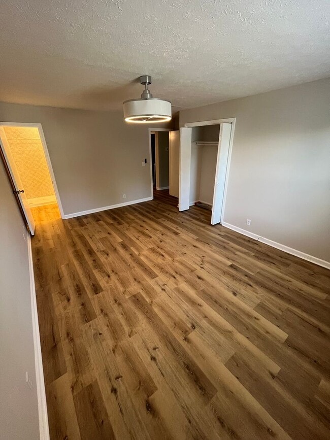 Building Photo - For Lease - 2 Bed, 2 Bath, 929sqft Unit in Hermitage!