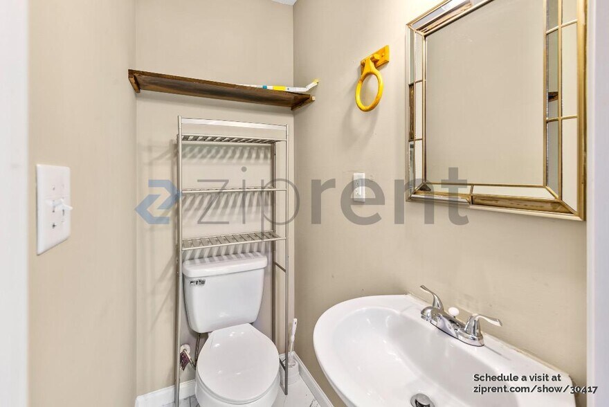 Building Photo - 1114 W Bank St