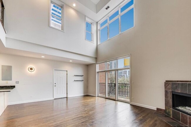 Building Photo - 816 W Hubbard St