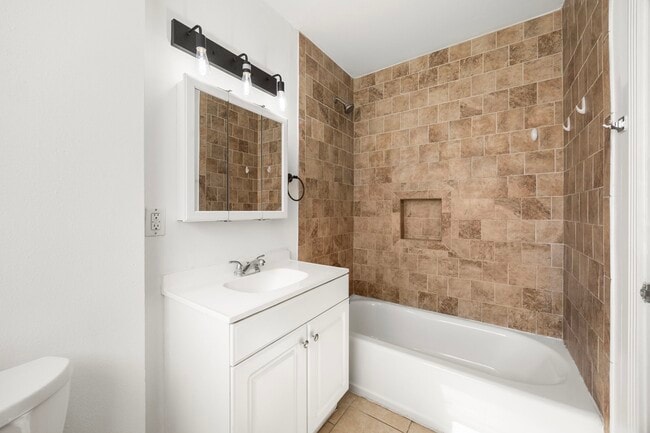 Building Photo - 6711 Schiller St