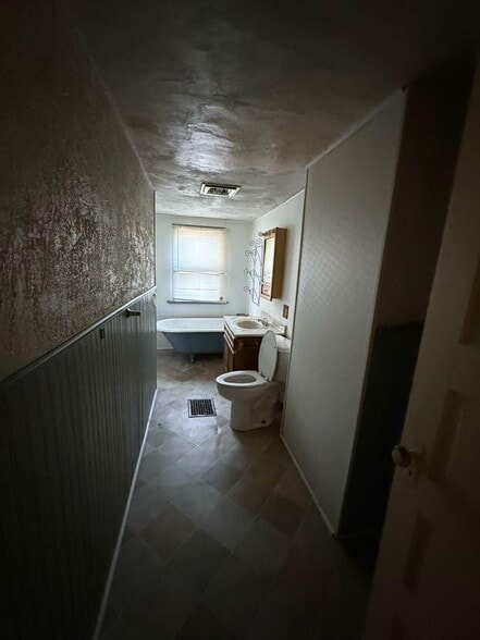 Building Photo - 989 W Packard St