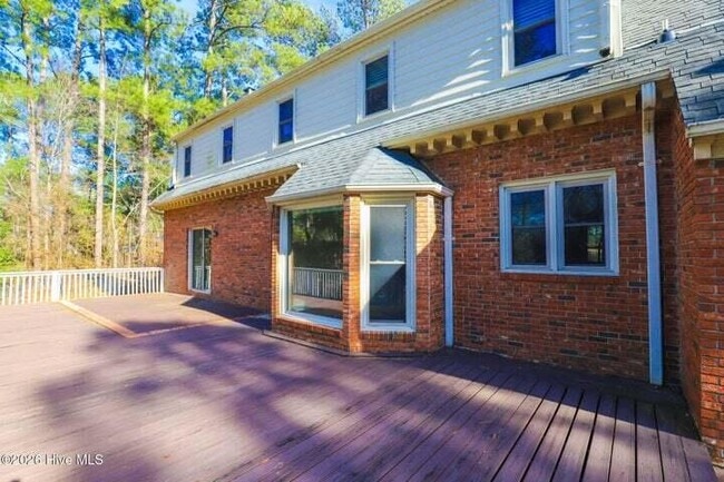 Building Photo - 809 Houndslake Dr