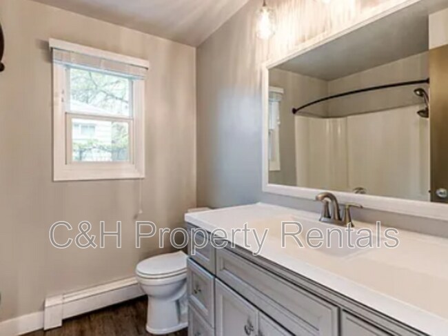 Building Photo - 2119 8th Ave N