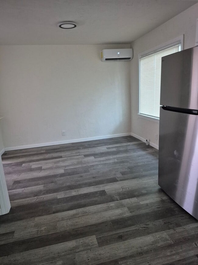 Building Photo - Great Home Located in the Lawton Heights A...