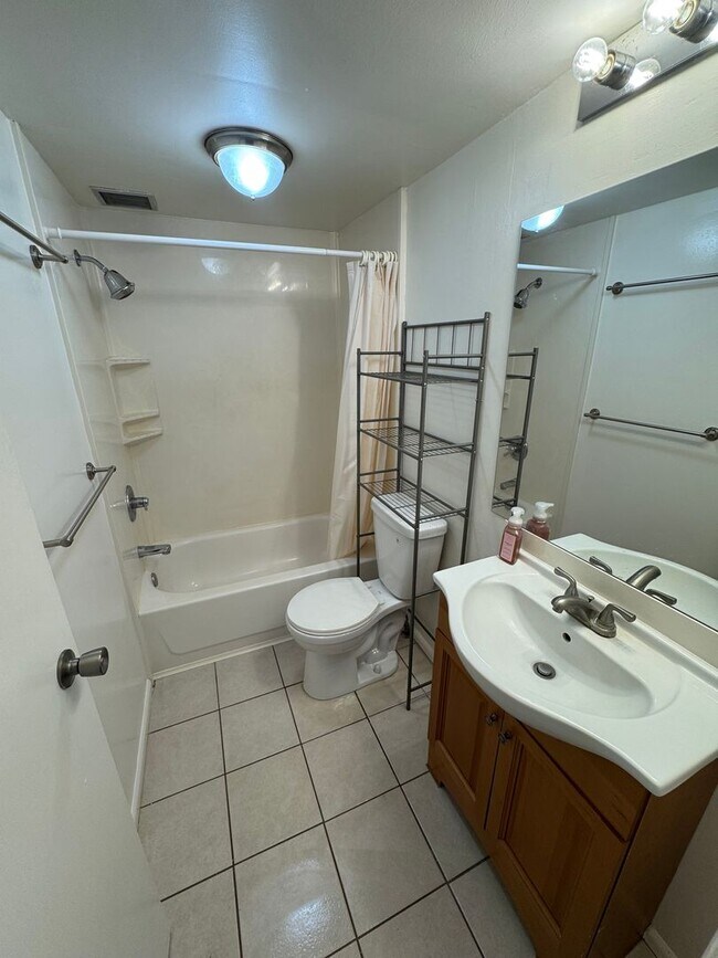 Building Photo - The Highlander Condo in Aiea 1/1/1 Unit #503