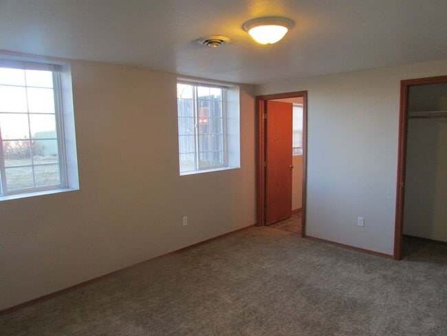 Building Photo - 510 S Circle Dr