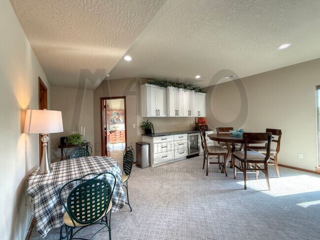 Building Photo - Stunning River Ridge Home With Spectacular Views