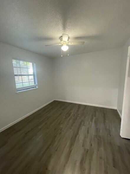 Building Photo - 115 Myatt Dr