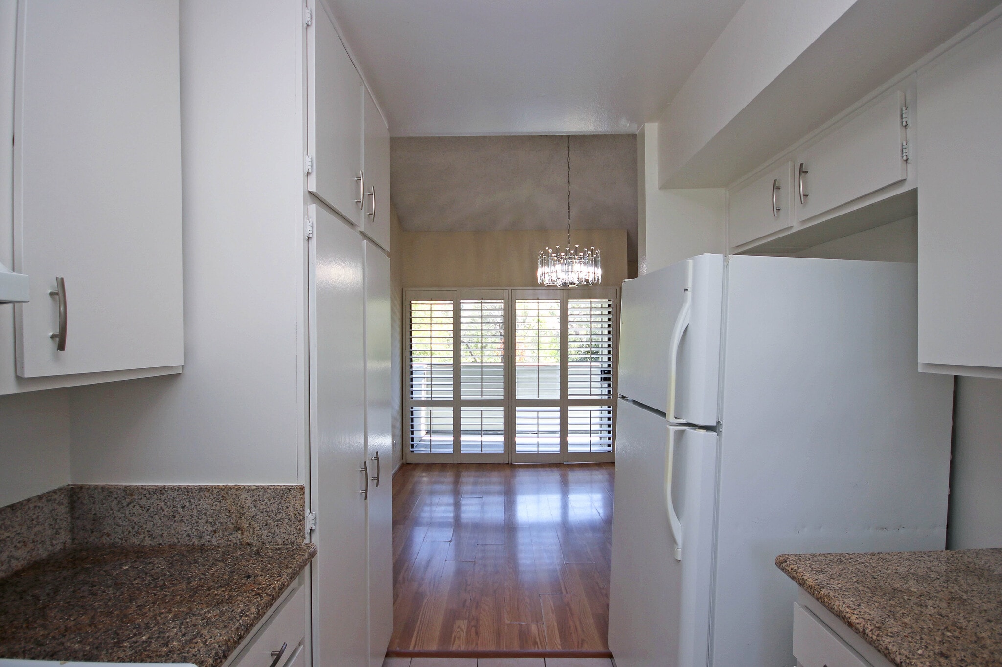 Building Photo - 542 N Orange Grove Blvd