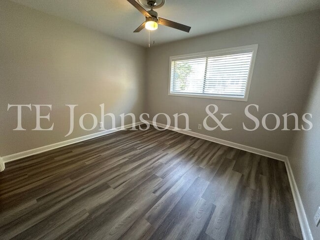 Building Photo - 1 Bedroom Minutes from The School of the Arts!
