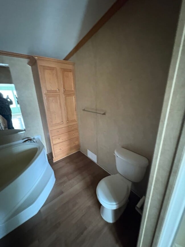 Building Photo - 4 bedroom