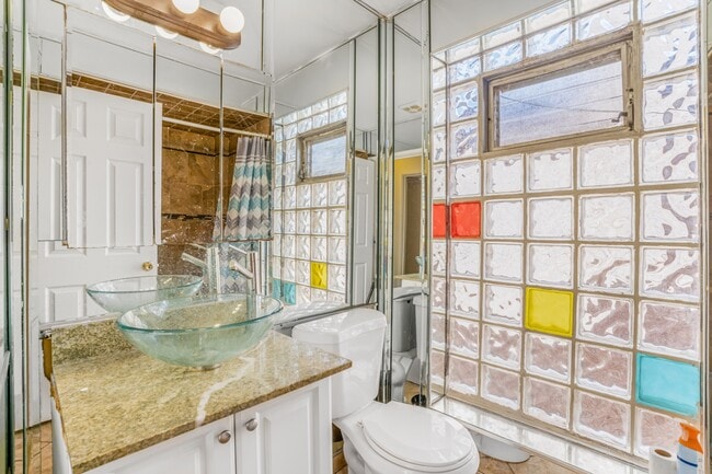 Building Photo - 8840 S Halsted St