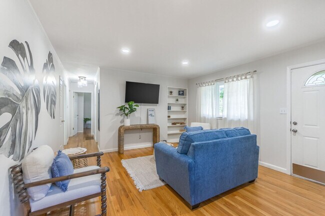 Building Photo - 4945 N Euclid Ave