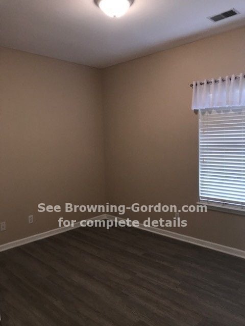 Building Photo - Pristine 2 bedroom that is cute as can be!