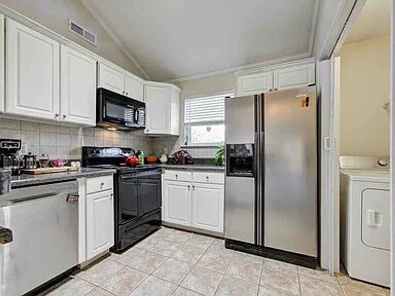 Building Photo - 905 Burnley Rd