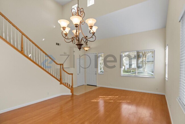 Building Photo - 709 Buriat St