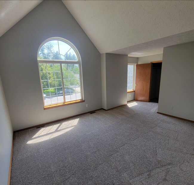 Master bedroom - 4311 E 41st Ave