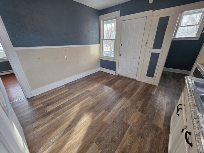 Building Photo - 45 Gifford Ave