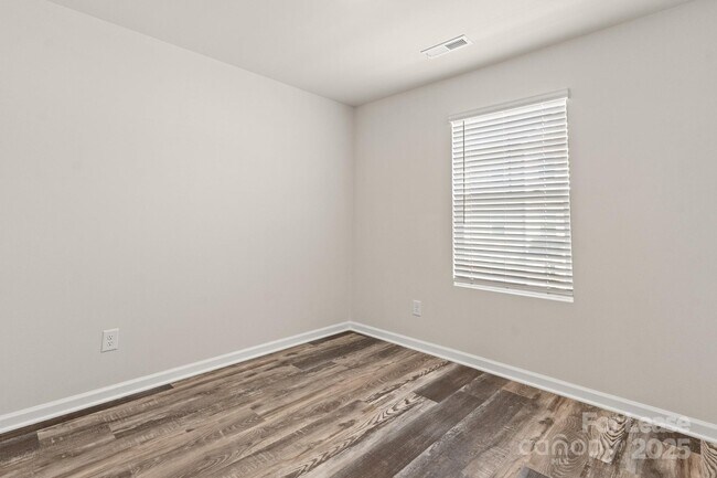 Building Photo - 117 Dogwood Vlg Trl