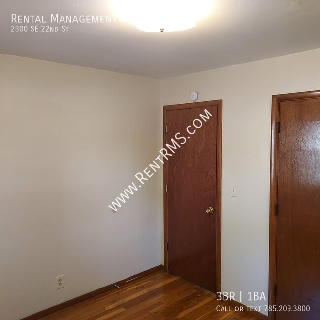 Building Photo - 2300 SE 22nd St